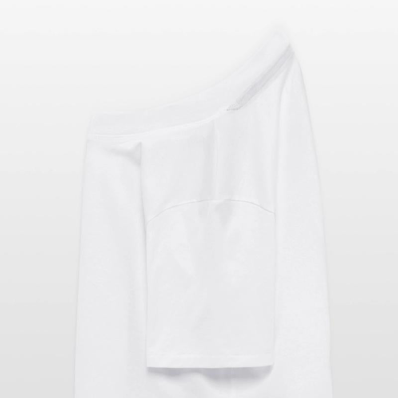 Calm Cat on Cozy Chair - Cute Relaxed Pet Lover De